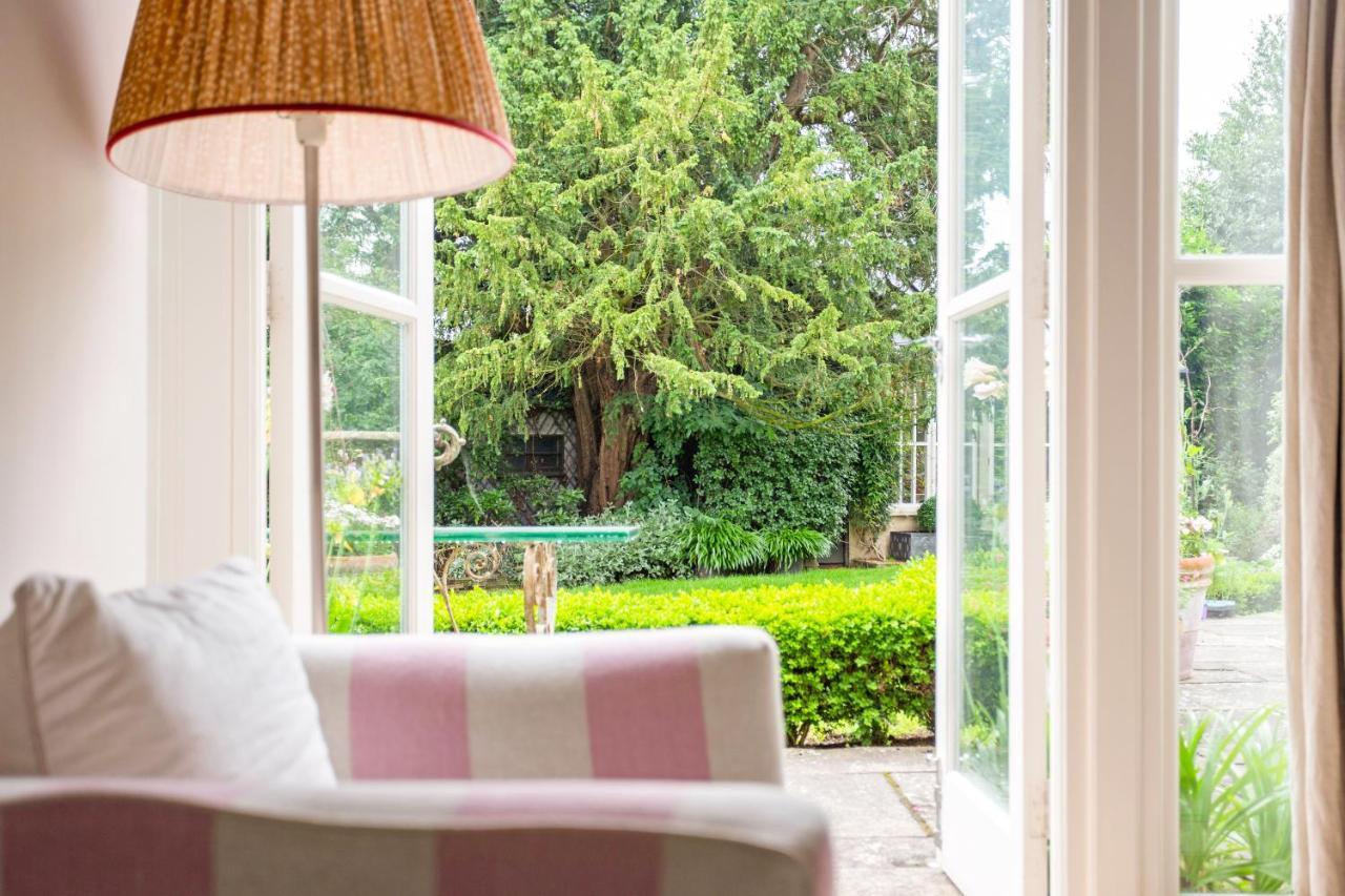 The Annexe - Beautiful Apartment With Garden Close To Heathrow And Windsor Staines-upon-Thames Buitenkant foto