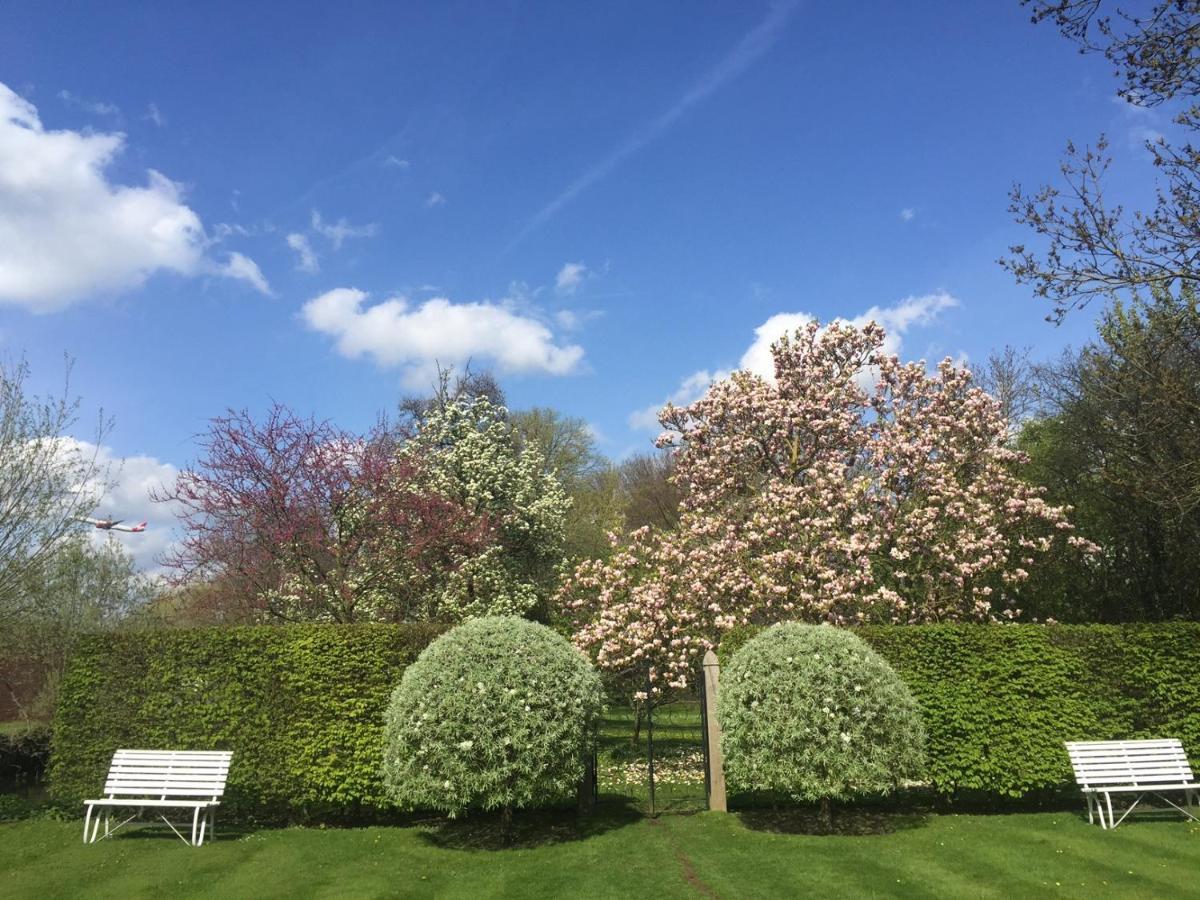 The Annexe - Beautiful Apartment With Garden Close To Heathrow And Windsor Staines-upon-Thames Buitenkant foto